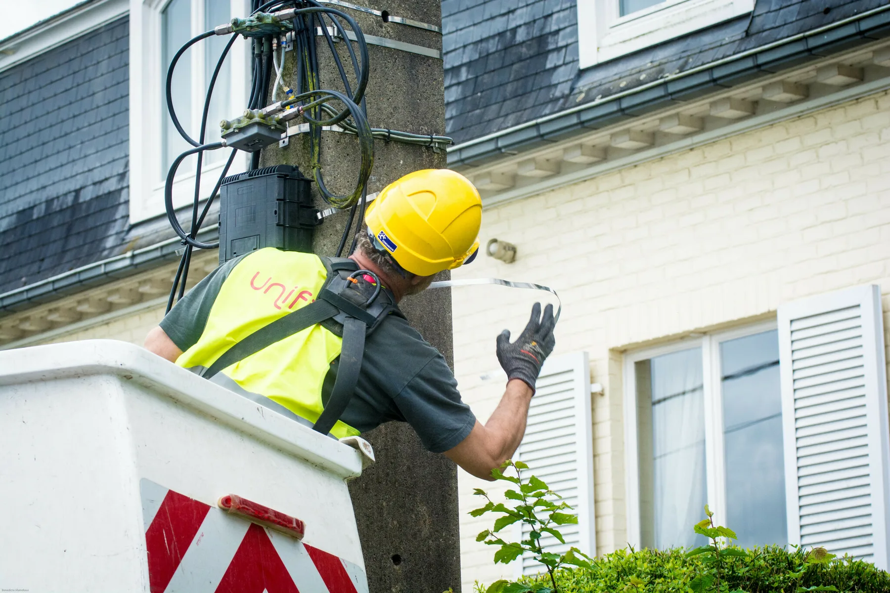 Dans votre rue, la fibre est déployée sur les poteaux électriques